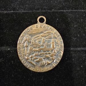 SCOTTYS CASTLE Death Valley California Souvenir Key Chain Token